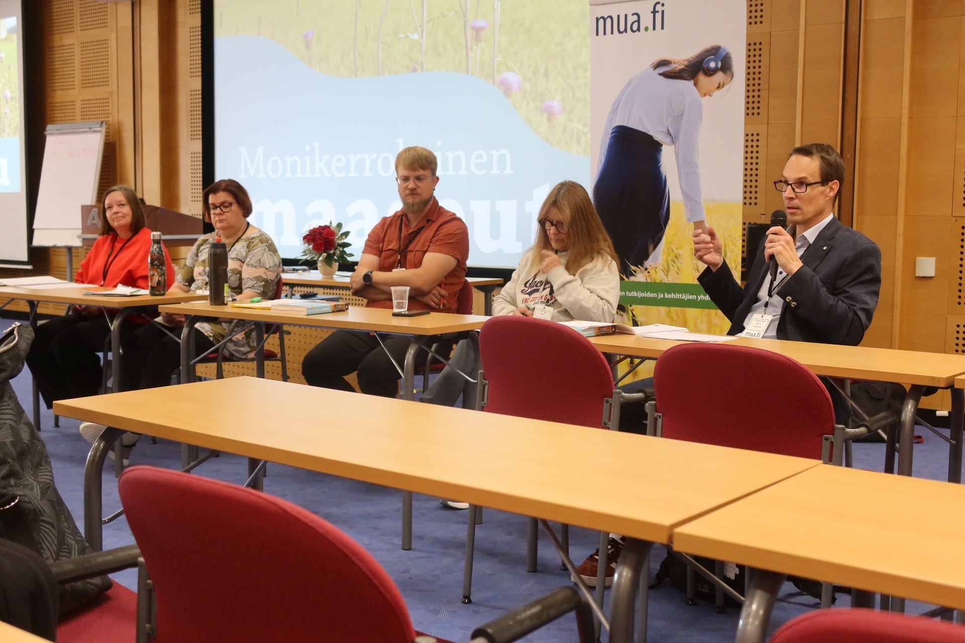 Monikerroksinen maaseutu panelistit